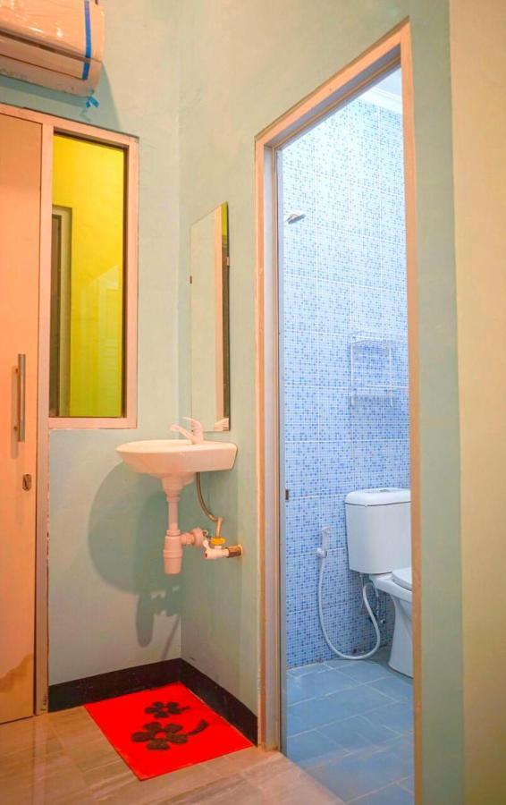 Roomz Budget Residence Semarang Exterior photo